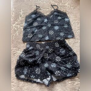 Colsie Black Snowflake Cami & Short Pajama Set small